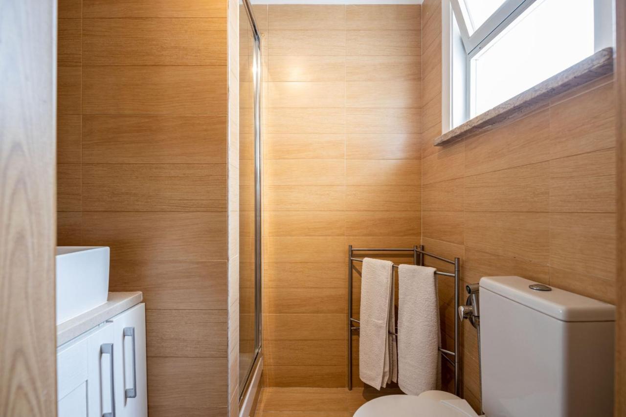 Lapa 3Bdr Duplex W/ Balcony By Lovelystay ลิสบอน ภายนอก รูปภาพ