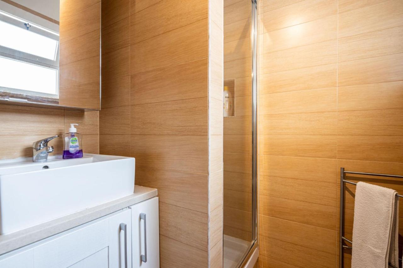 Lapa 3Bdr Duplex W/ Balcony By Lovelystay ลิสบอน ภายนอก รูปภาพ