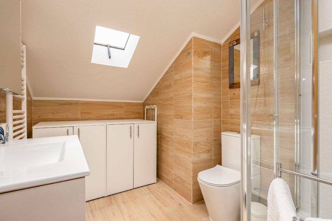 Lapa 3Bdr Duplex W/ Balcony By Lovelystay ลิสบอน ภายนอก รูปภาพ