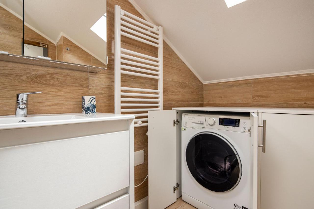 Lapa 3Bdr Duplex W/ Balcony By Lovelystay ลิสบอน ภายนอก รูปภาพ